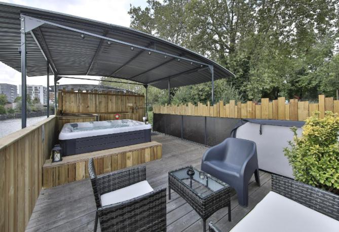 La Peniche De Fabrice Avec Jacuzzi Privatif Apartment Strasbourg Luaran gambar